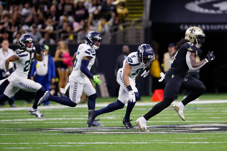 Smith throws for 3 TDs in Seattle loss to Saints