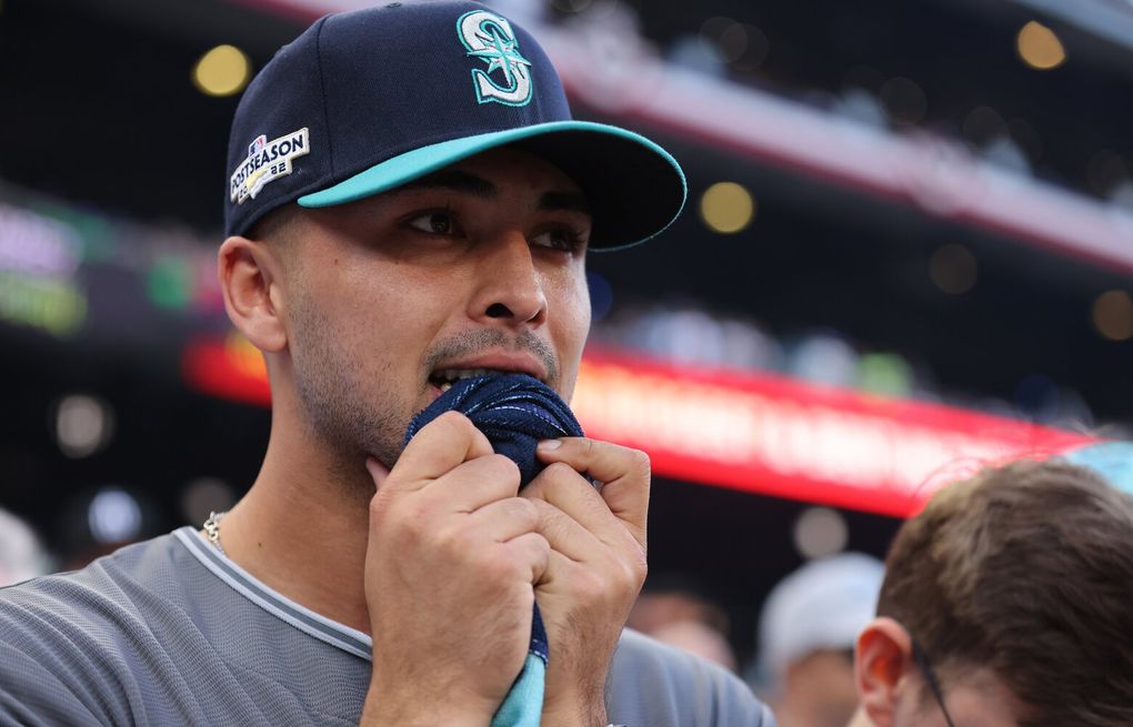 Mariners Fans Experience 'Pile of Emotions' After 21-Year Playoff