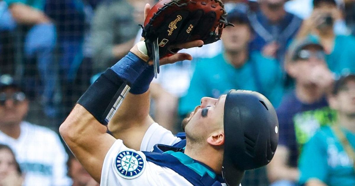 Mariners catcher Cal Raleigh played 18-inning marathon ALDS game with  broken thumb, torn hand ligaments
