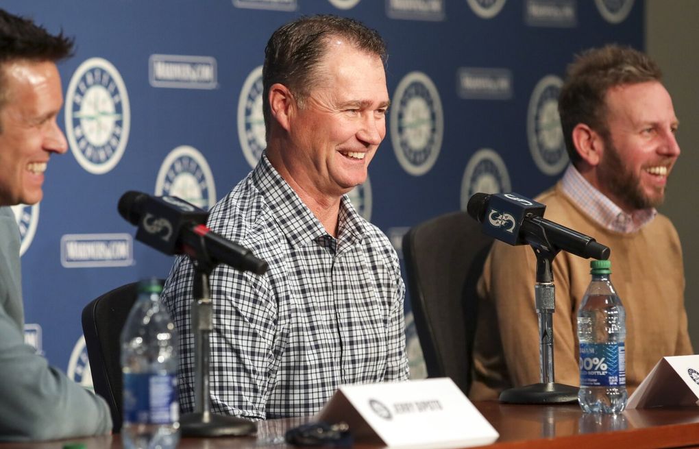 Seattle Mariners fans continue to lose faith in Scott Servais and Jerry  Dipoto: 21 more years of no playoffs Feels like a slap in the face