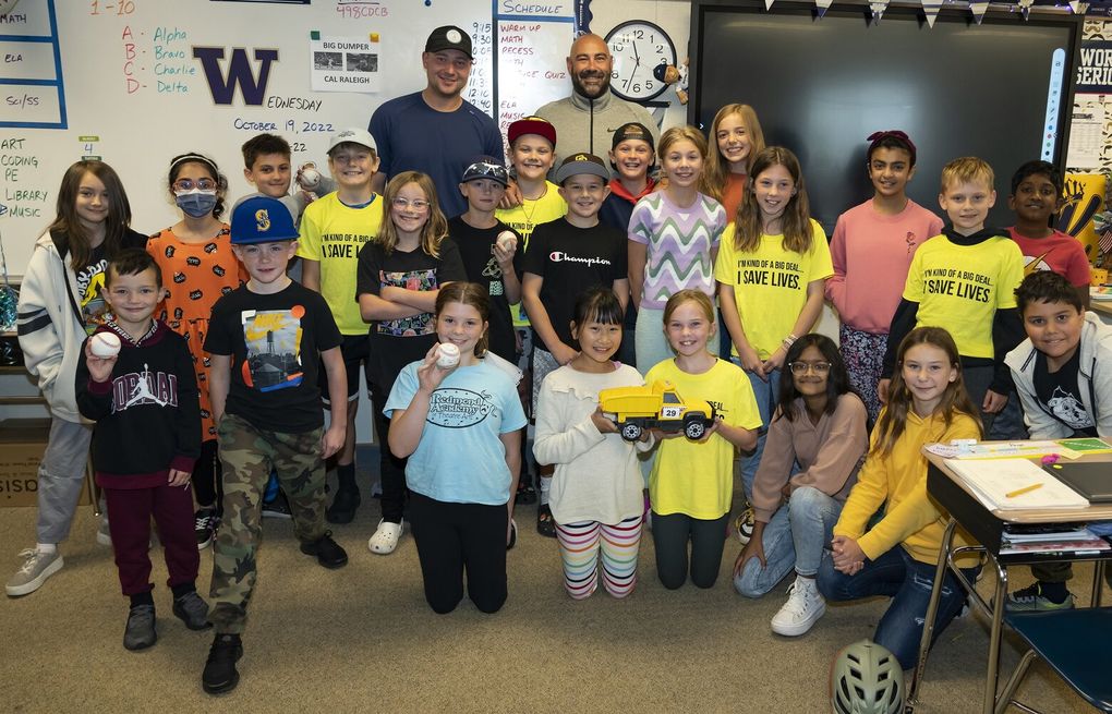 Mariners catcher Cal Raleigh visits school kids from viral Big Dumper  video 