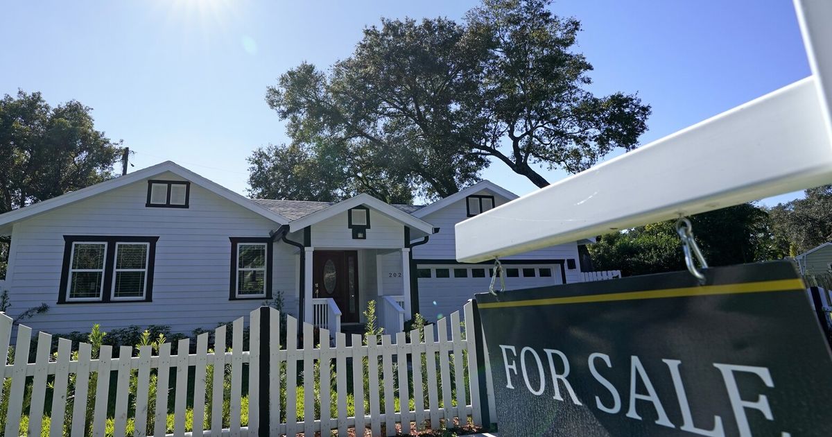 Average long-term US mortgage rates rise this week to 6.94%