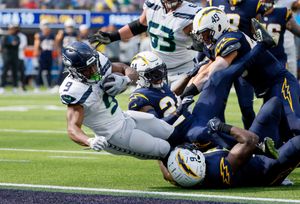 Seahawks move into first place in NFC West with win over Chargers