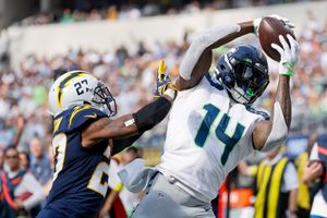 Seahawks move into first place in NFC West with win over Chargers