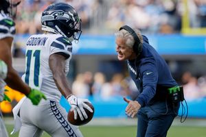 Seahawks move into first place in NFC West with win over Chargers