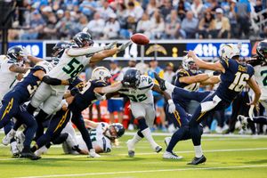 Seahawks move into first place in NFC West with win over Chargers