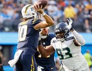 Seahawks move into first place in NFC West with win over Chargers