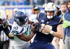 Seahawks move into first place in NFC West with win over Chargers