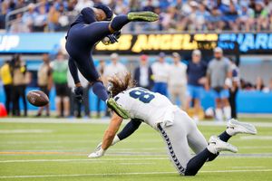 Seahawks move into first place in NFC West with win over Chargers