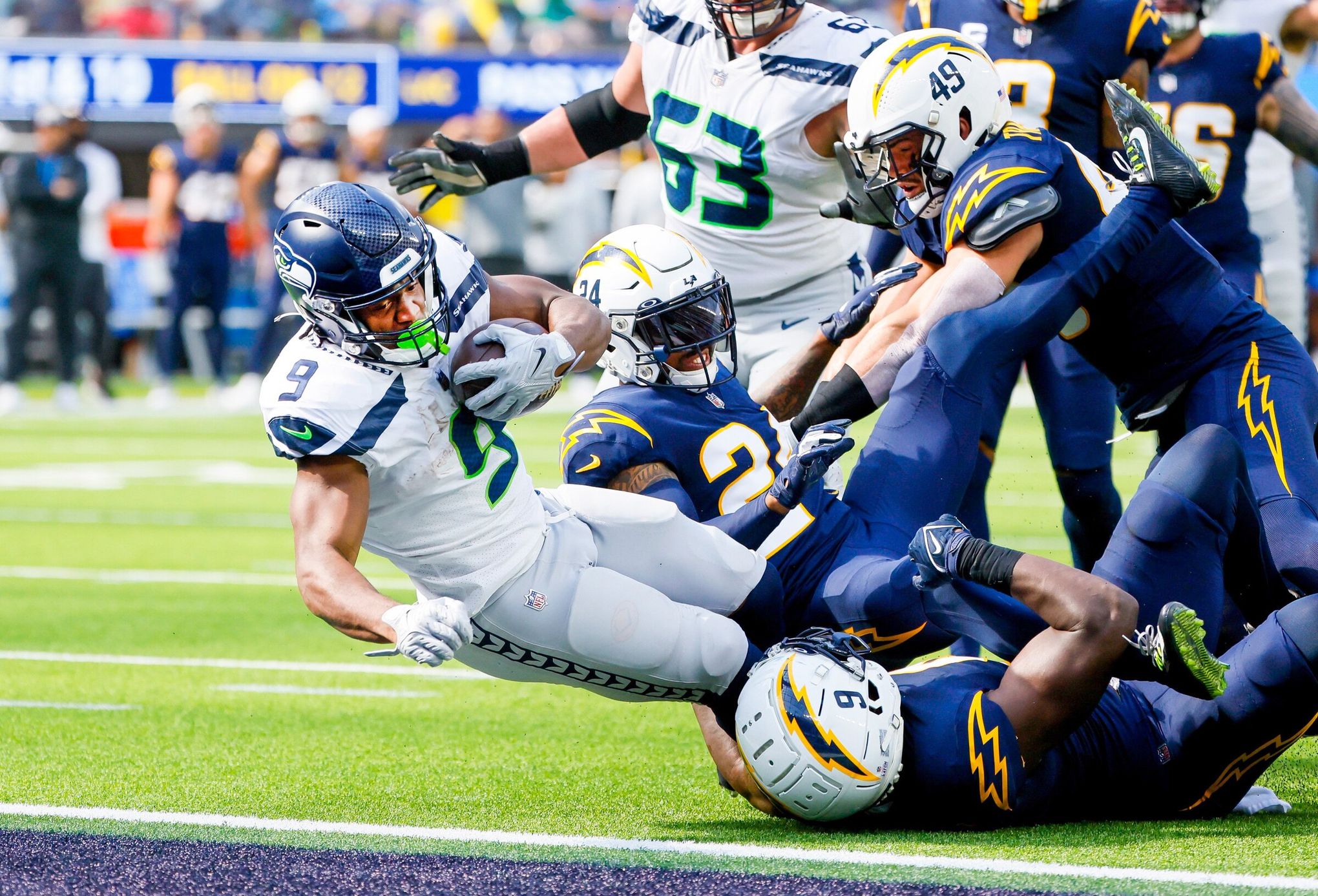 Walker, Goodwin lead Seahawks to 37-23 win over Chargers