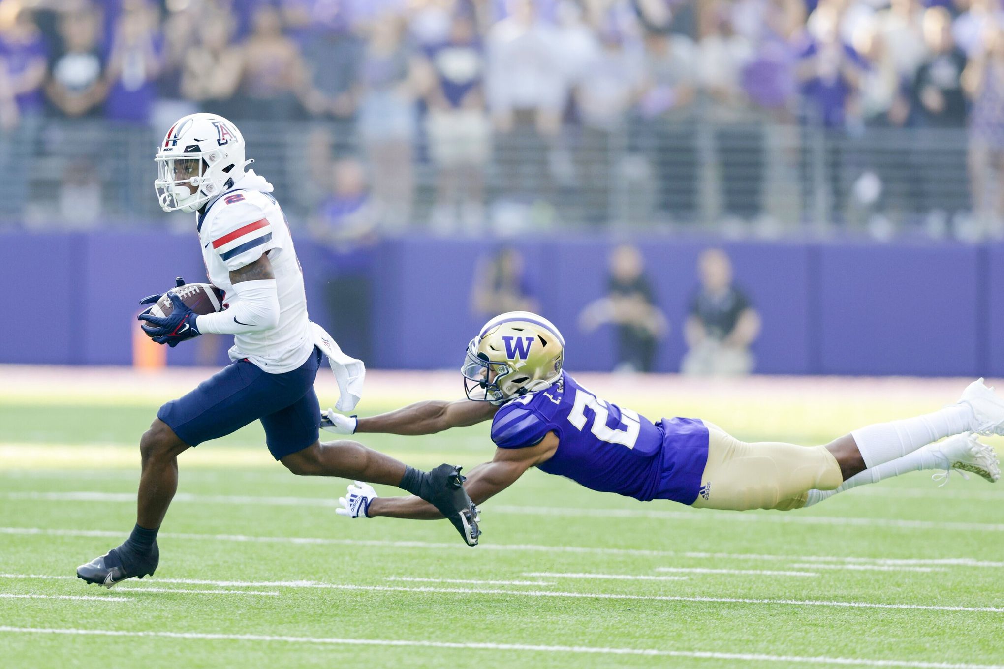 Washington Huskies Unveil “Husky Royalty” Alternate Uniforms