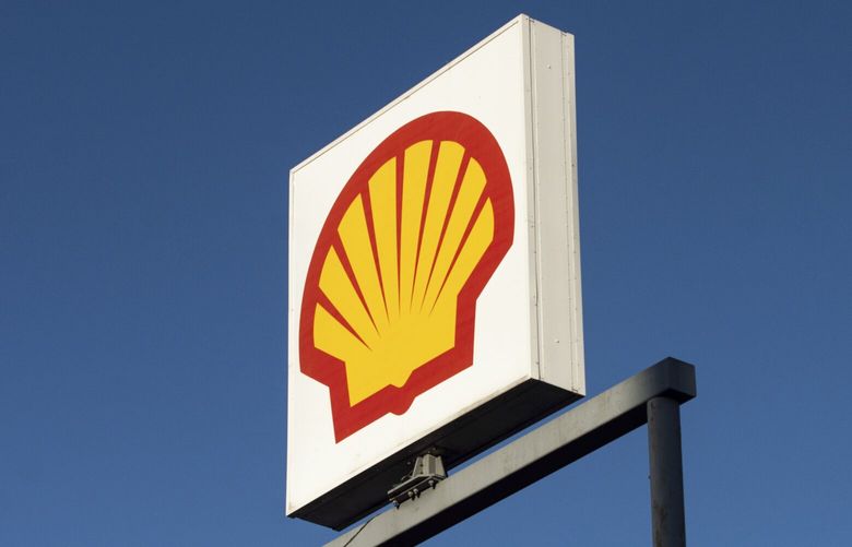 FILE – A Shell sign at the oil company’s 1500-acre chemical and refining complex in Deer Park, Texas on Jan. 10, 2022. The London-based energy giant reported adjusted earnings of $9.45 billion for the third quarter of 2022, its second-highest profit on record and more than double the $4.1 billion it made in the same period a year earlier. (Brandon Thibodeaux/The New York Times) XNYT17 XNYT17