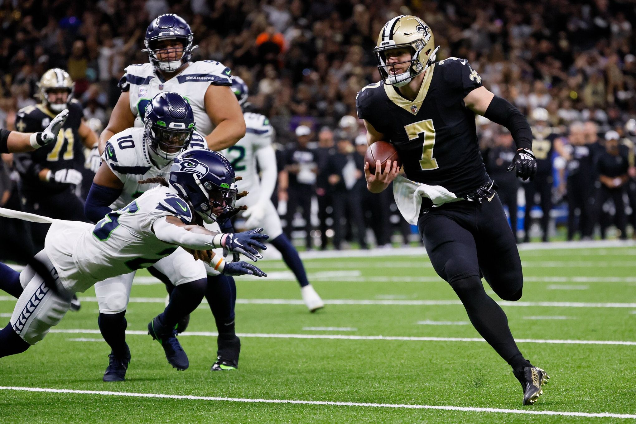 Hill accounts for 4 TDs, Saints top Seahawks 39-32 - Seattle Sports