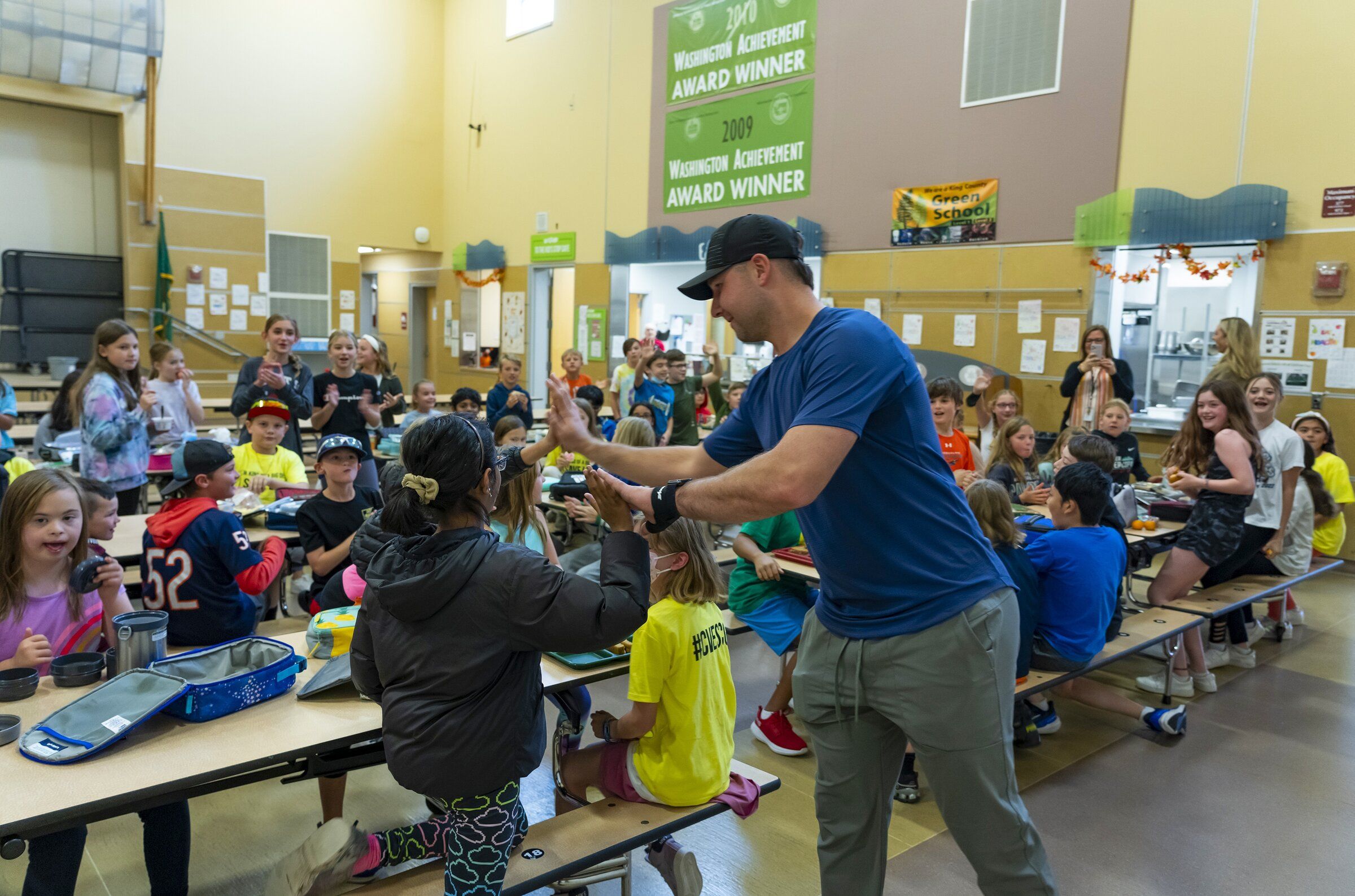 Is that Big Dumper?': Cal Raleigh surprises students of Snoqualmie