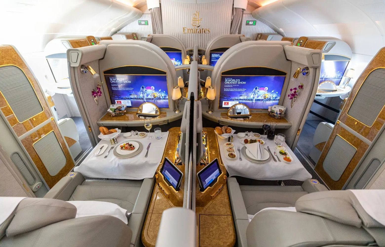 Discover 135+ airbus a380 superjumbo jet interior latest - tnbvietnam ...