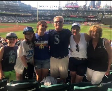 Way cooler than standing in line': Mariners fans get first crack at   tech in new ballpark market – GeekWire