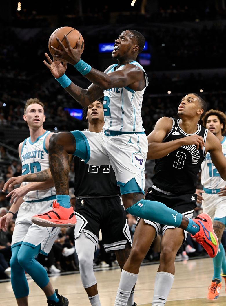 Rozier scores 24 as Hornets rout youthful Spurs, 129-102