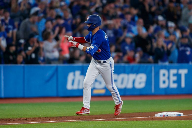 Whit Merrifield's big hit gives Blue Jays a split with Rays in