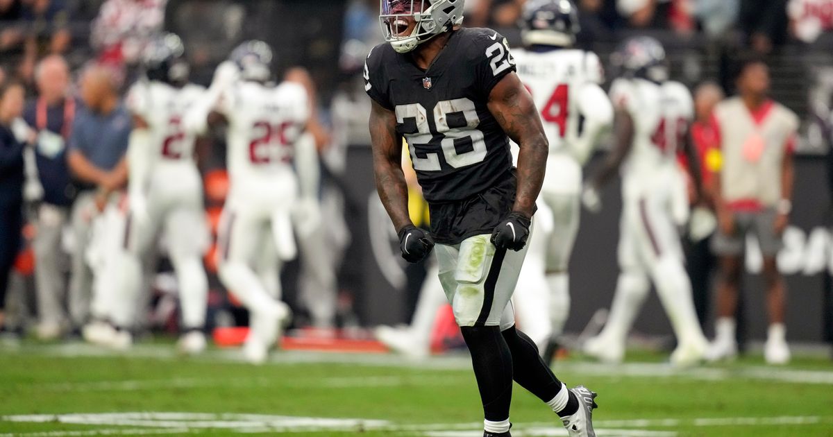 Josh Jacobs rushes for 3 TDs, Raiders beat Texans 38-20