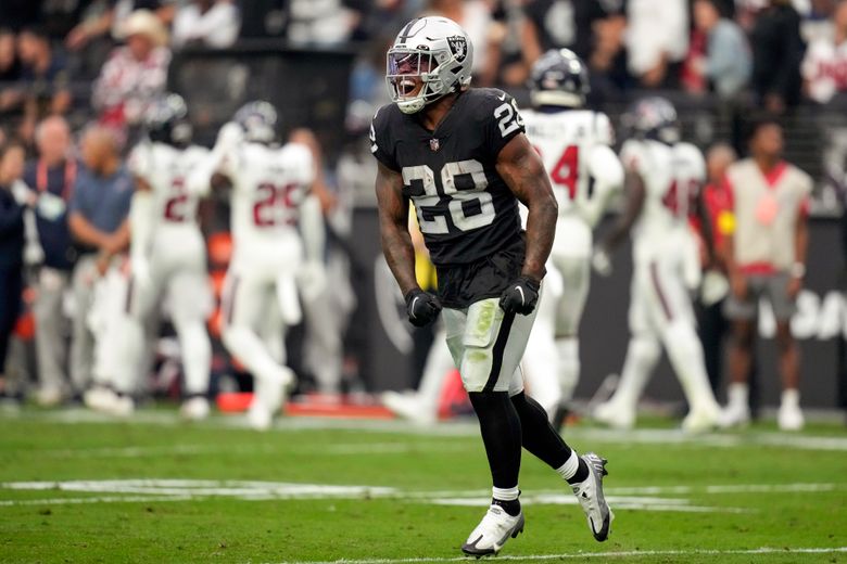 Raiders run away late from Texans for rare lopsided win