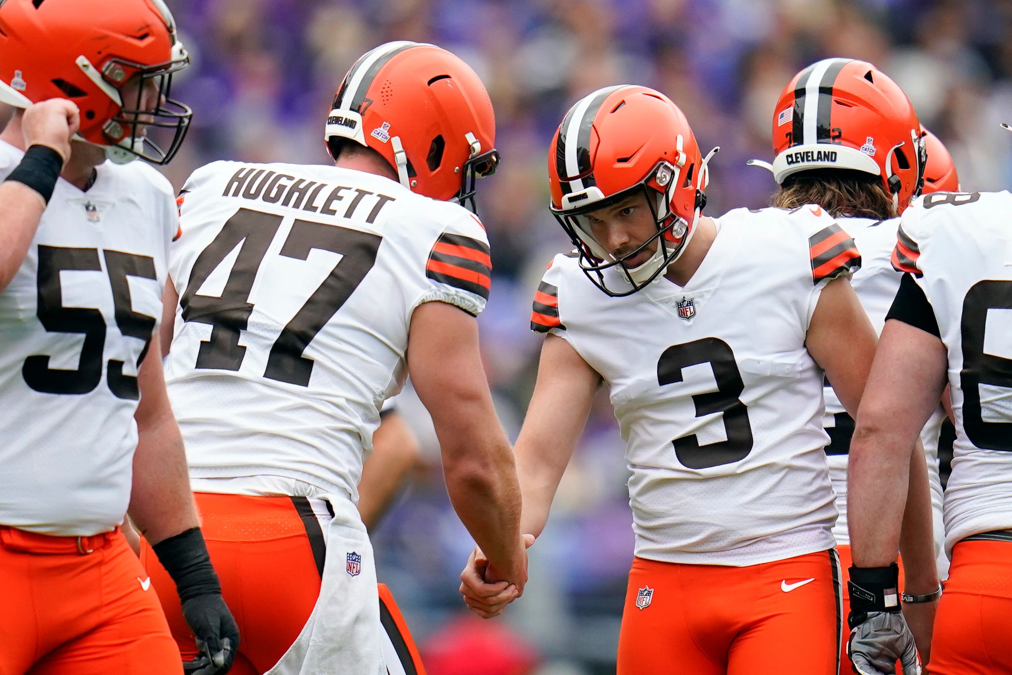 Browns sign long snapper Hughlett to 4-year extension, Sports