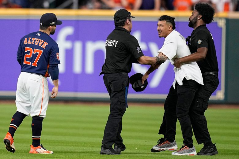 Astros' Jose Altuve gets jersey ripped off after game-winning