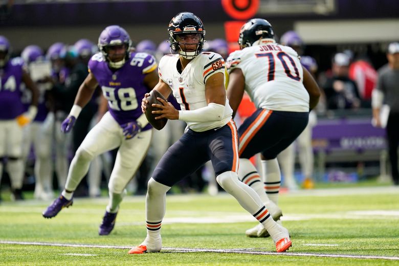 Chicago Bears quarterback Justin Fields (1) looks to pass during