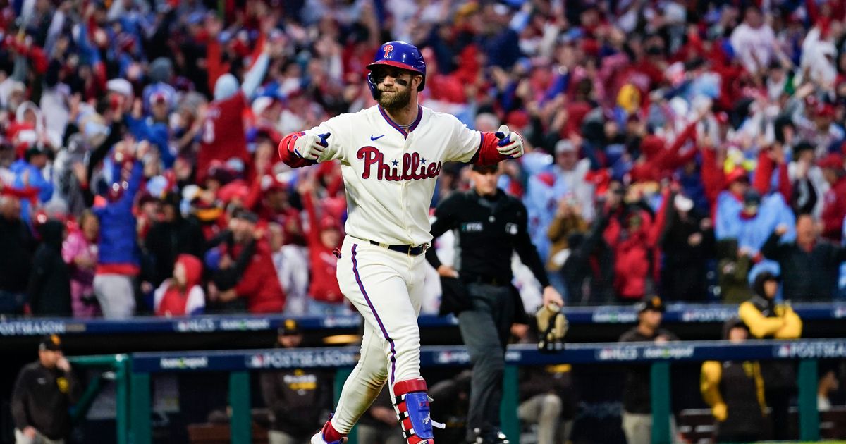 Bryce Harper's homer powers Phillies past Padres, into World