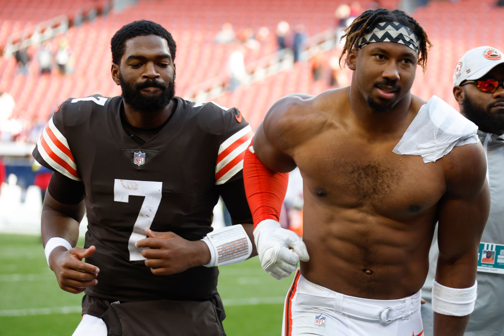 Cleveland Browns' Myles Garrett day to day, Anthony Walker Jr. back