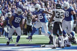 Ryan, Pierce hook up in final minute, Colts beat Jags 34-27