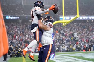 NFL: Justin Fields, Bears score 23 straight to beat Patriots - Los