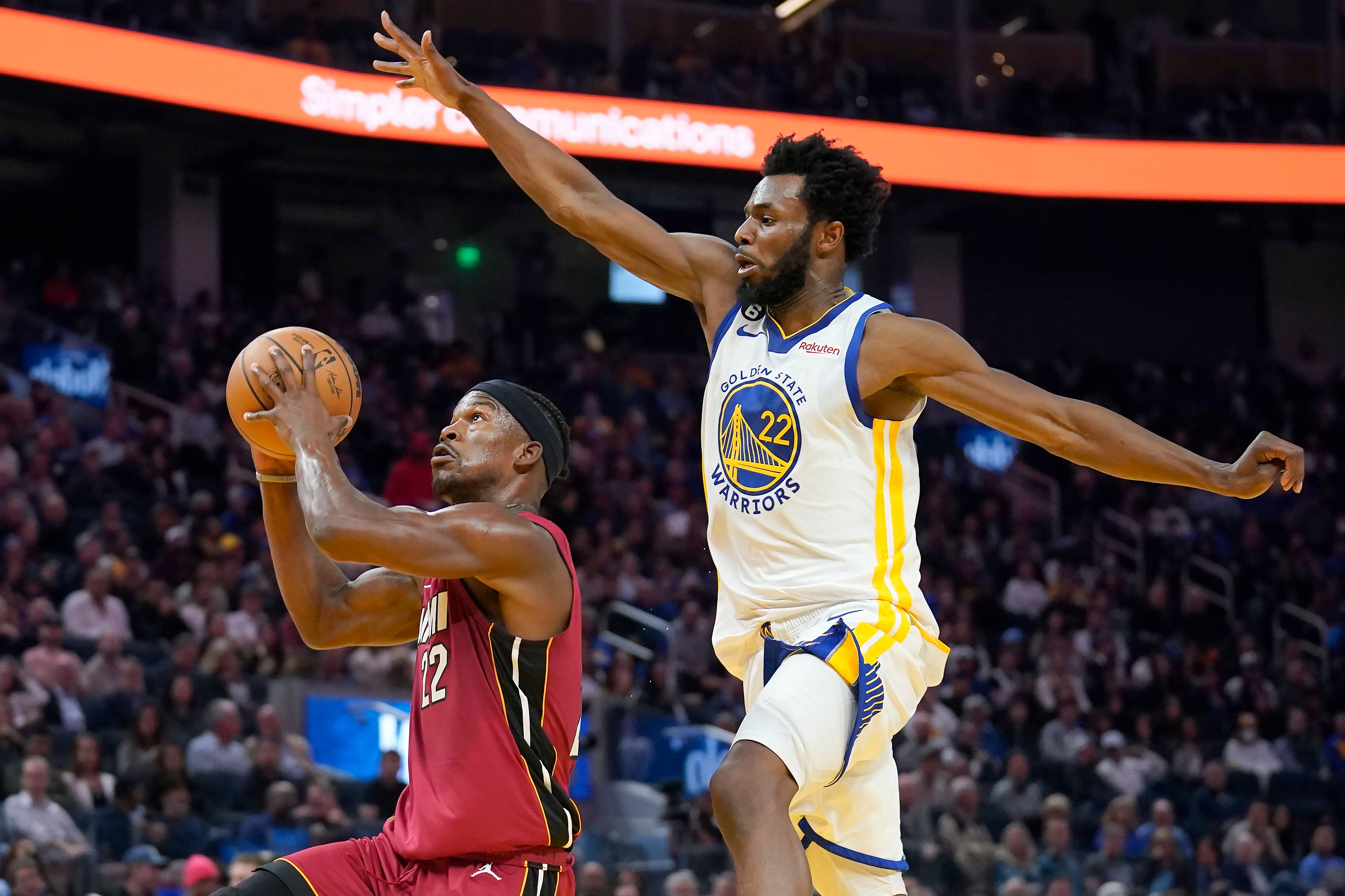 Stephen Curry scores 33 as Warriors hold off Heat 123-110 | The