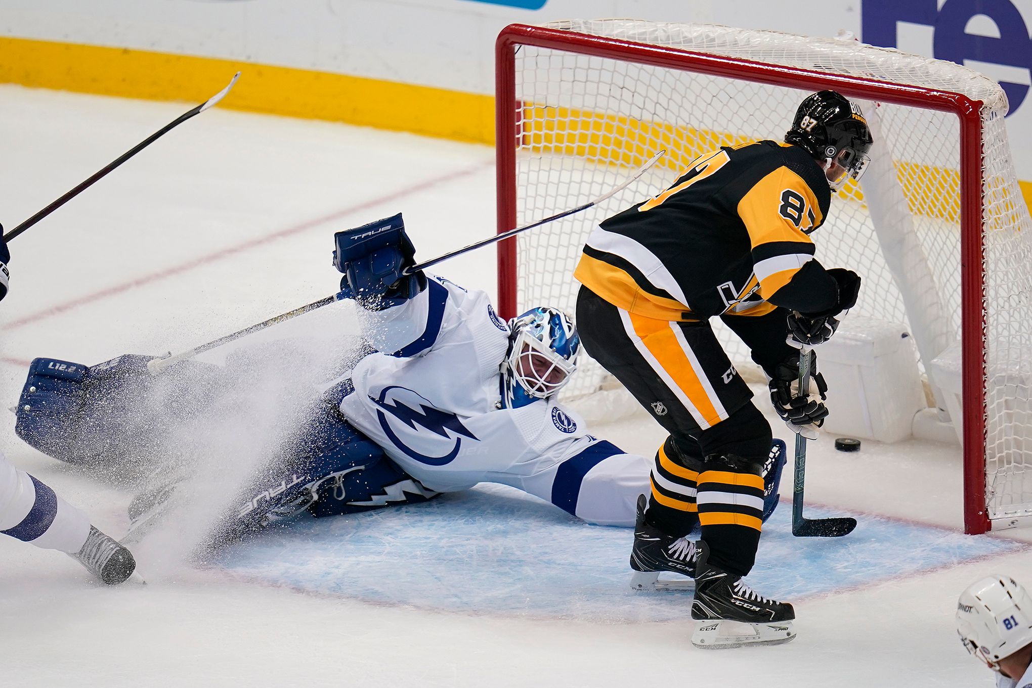 Crosby's status clouds Rangers-Penguins as Game 6 looms
