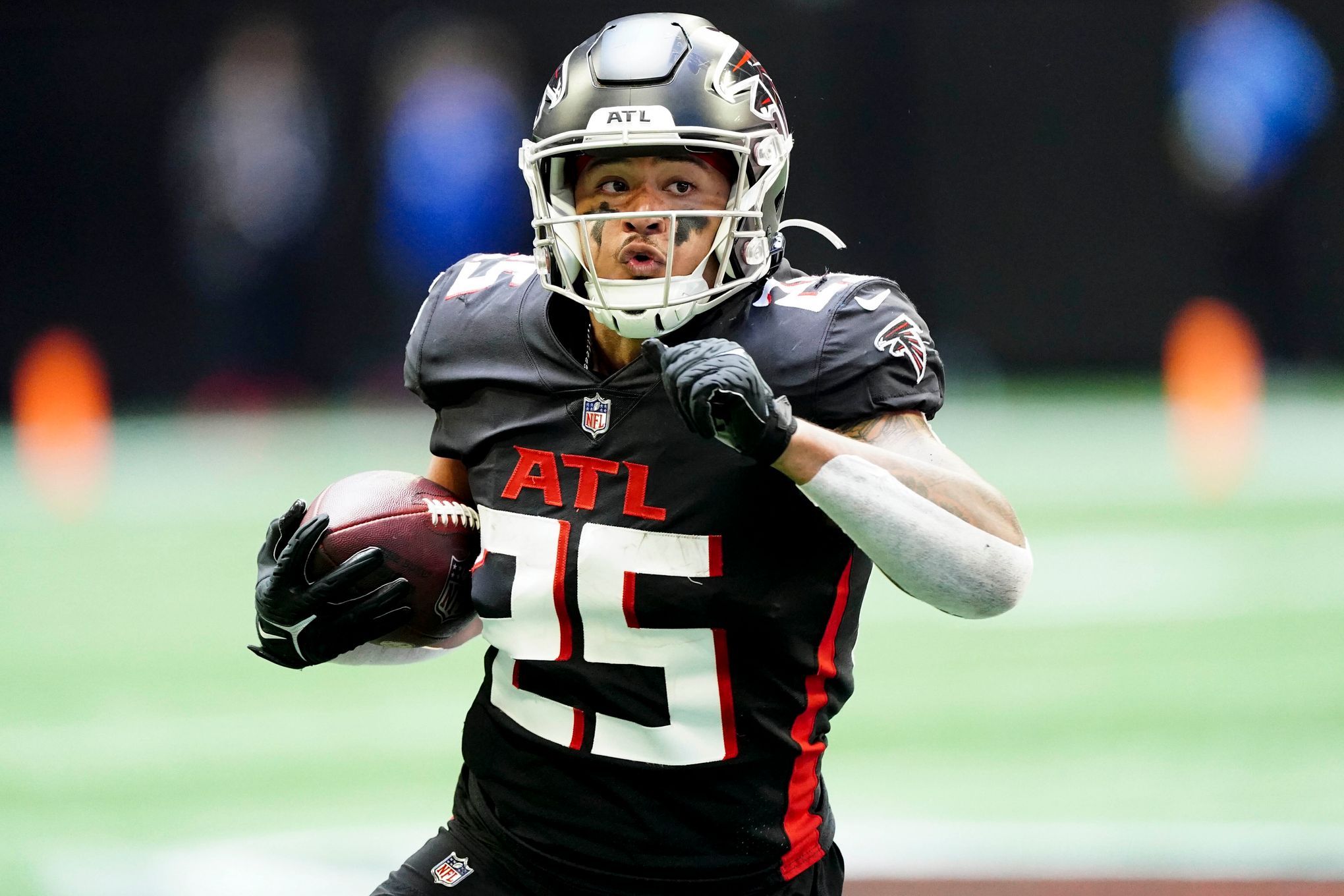 Atlanta Falcons running back Cordarrelle Patterson (84) lines up