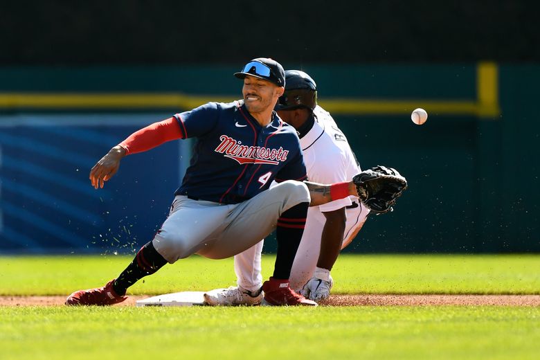 Detroit Tigers' Akil Baddoo, left, Victor Reyes (22) and Riley