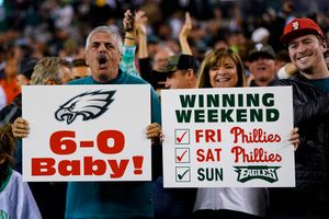 Eagles Improve to 6-0, Hurts Key in 26-17 Win Over Cowboys - Bloomberg