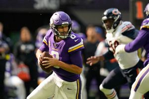 Cousins, Vikings snap to life with late TD, beat Bears 29-22 - Seattle  Sports