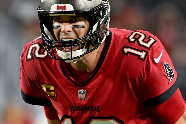 Tampa Bay Buccaneers rrookie Luke Goedeke wins starting job at