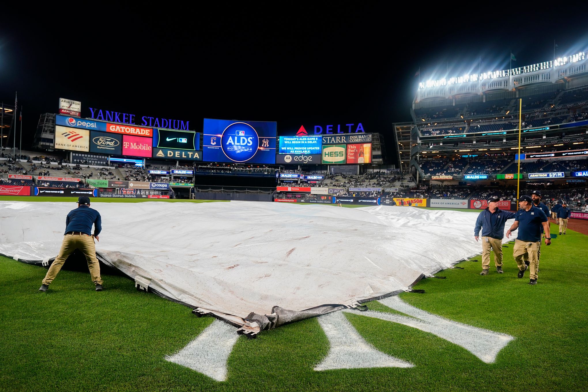 Yankees' Chapman fined, left off ALDS roster for missed workout