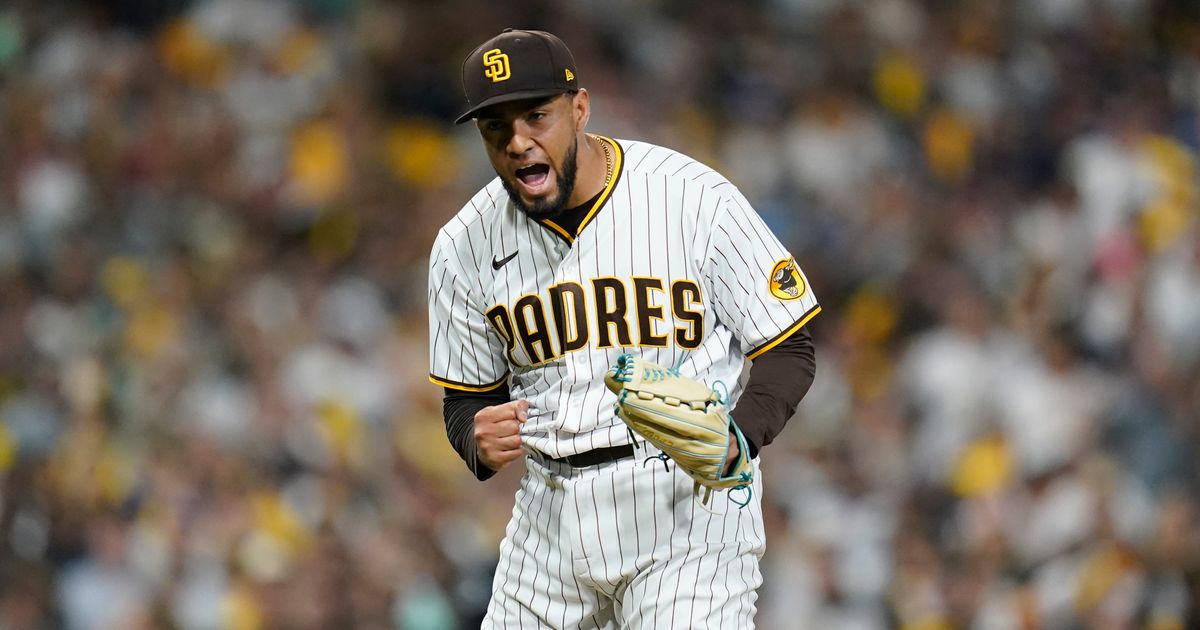 Padres, reliever Robert Suarez agree to 5-year deal through 2027 - NBC  Sports