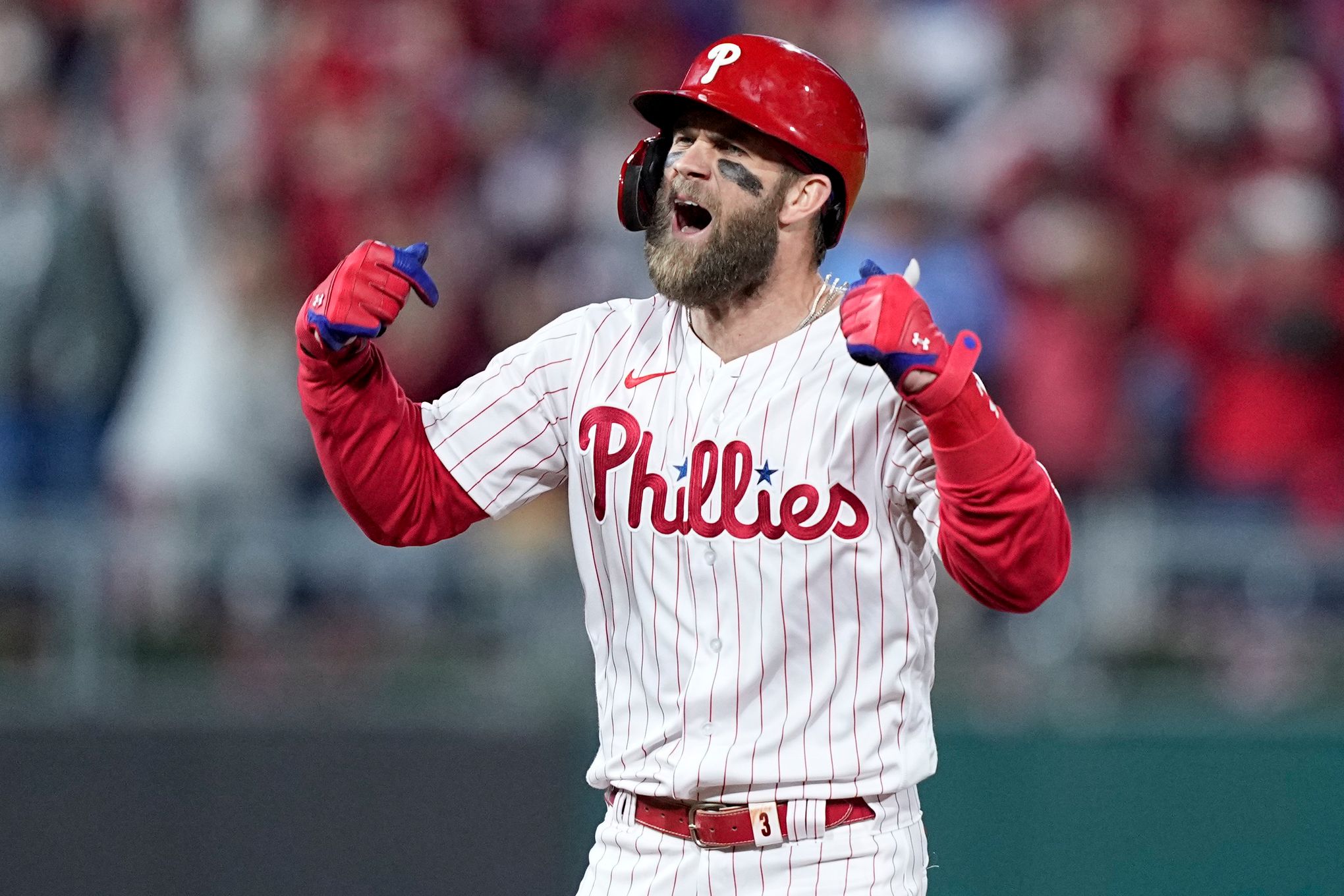 Bryce Harper's HR powers Phillies past Padres, into World Series
