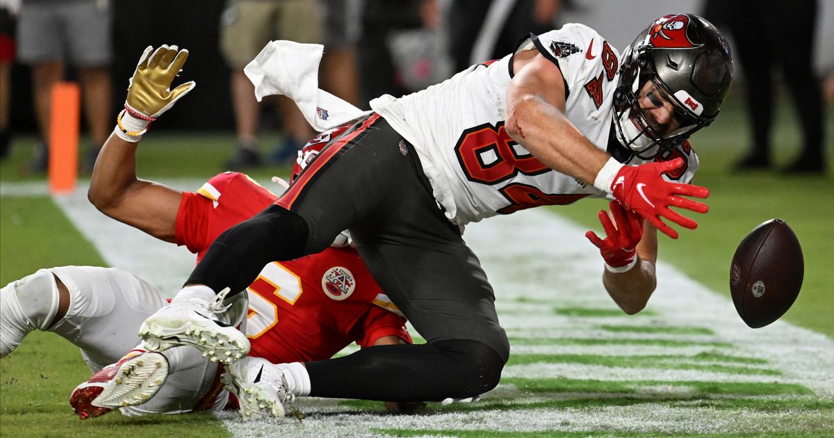 Bucs TE Brate allowed to re-enter game after concussion