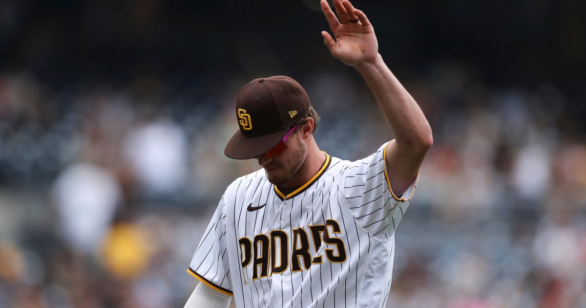 Padres keep playoff hopes alive, beat Giants 5-2 in 10th for first
