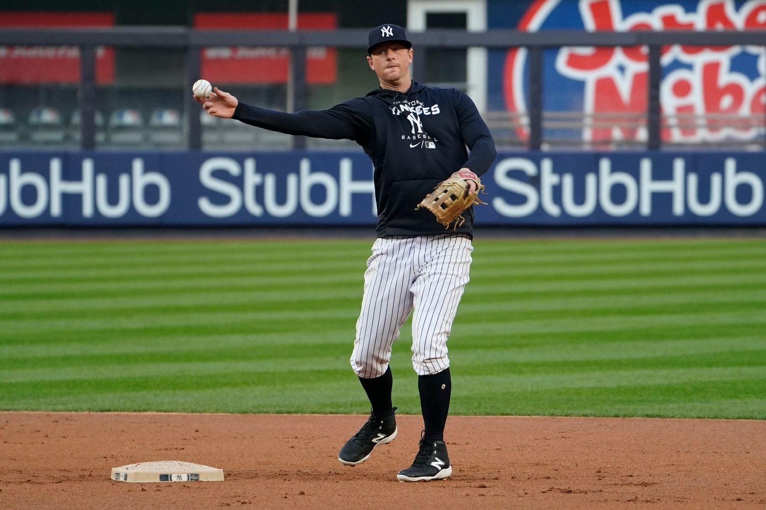 New York Yankees outfielder Andrew Benintendi fractures wrist