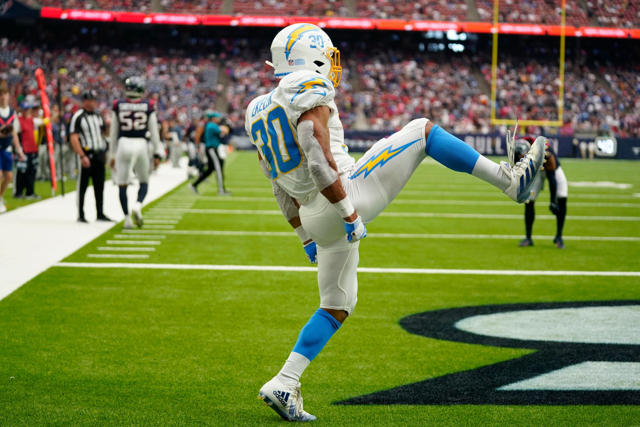 Los Angeles Chargers wide receiver Mike Williams during the first half of  an NFL football game against the Houston Texans, Sunday, Oct. 2, 2022, in  Houston. (AP Photo/Eric Christian Smith Stock Photo 