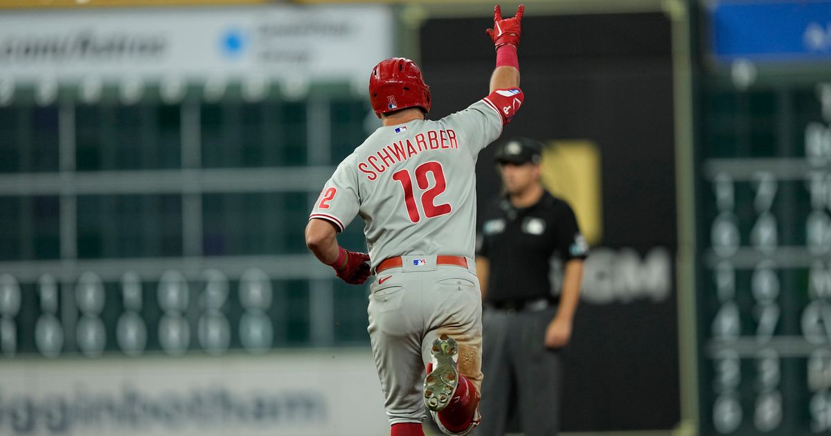 Rhys Hoskins records first multi-HR game for Phillies in