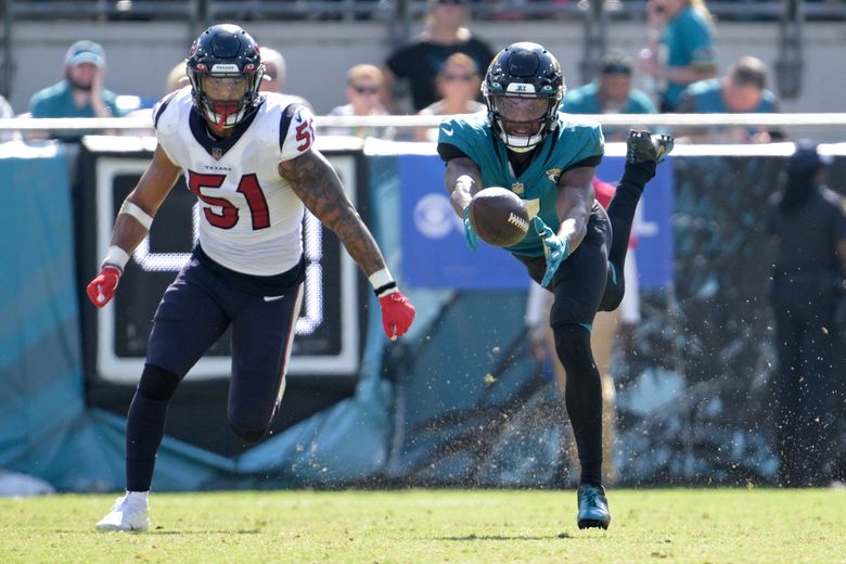 Jacksonville Jaguars wide receiver Zay Jones (7) runs during an