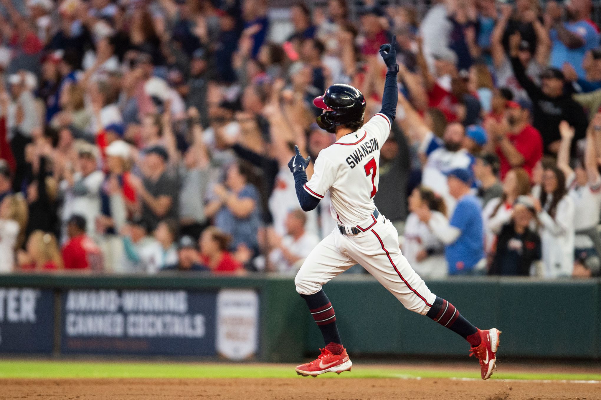 Ozzie Albies' walk-off double in 11th inning continues trend for