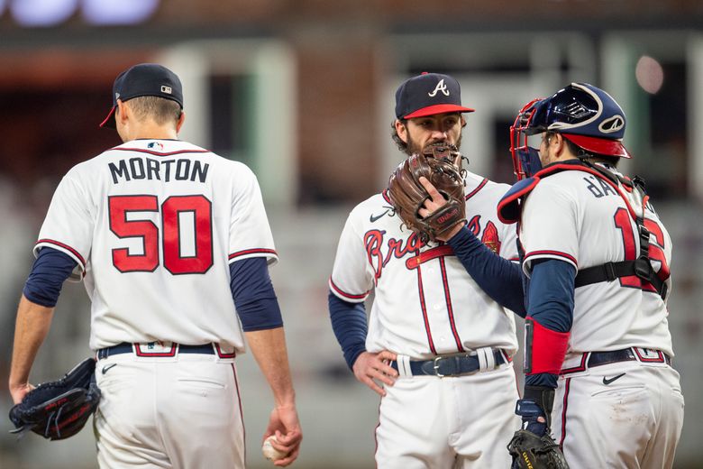 Braves Albies leaves game with fractured left foot 