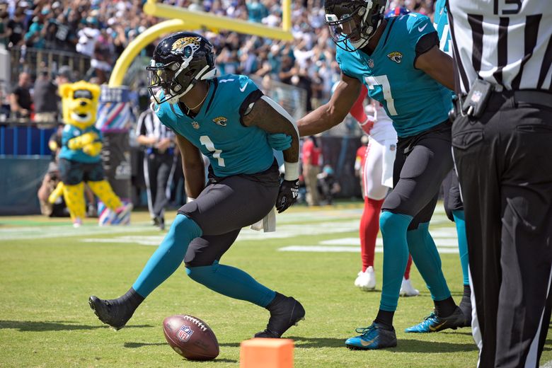 Travis Etienne player prop bad beat: Bettors suffer on Jaguars RB's fumble  in Week 1 vs. Commanders - DraftKings Network